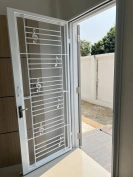 เหล็กดัดลายแนวขวางติดตัวโน้ต