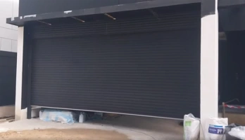 ประตูม้วนอะลูมิเนียมไฮสปีดสีเทา พร้อมระบบรีโมท!