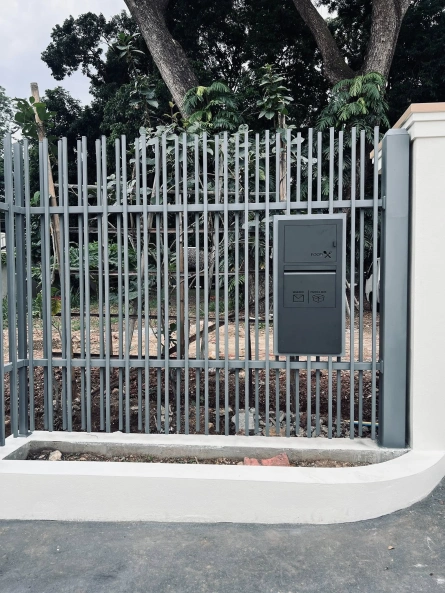 งานติดตั้งช่องรั้วเหล็ก กล่อง  ติดตั้งงานเหล็ก พ่นสีทูอินวัน